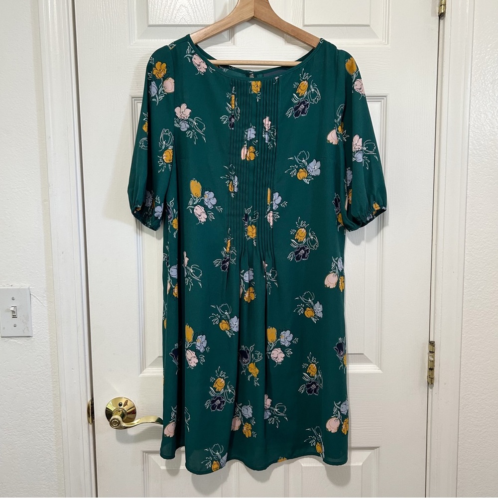ModCloth Dress Womens Small Green Floral Shift Pleated Front Lagenlook